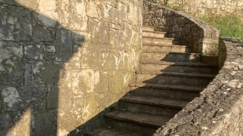 Gîte le Mazet - Escalier d'accès côté Nord Gîtes de France Alpes-Maritimes