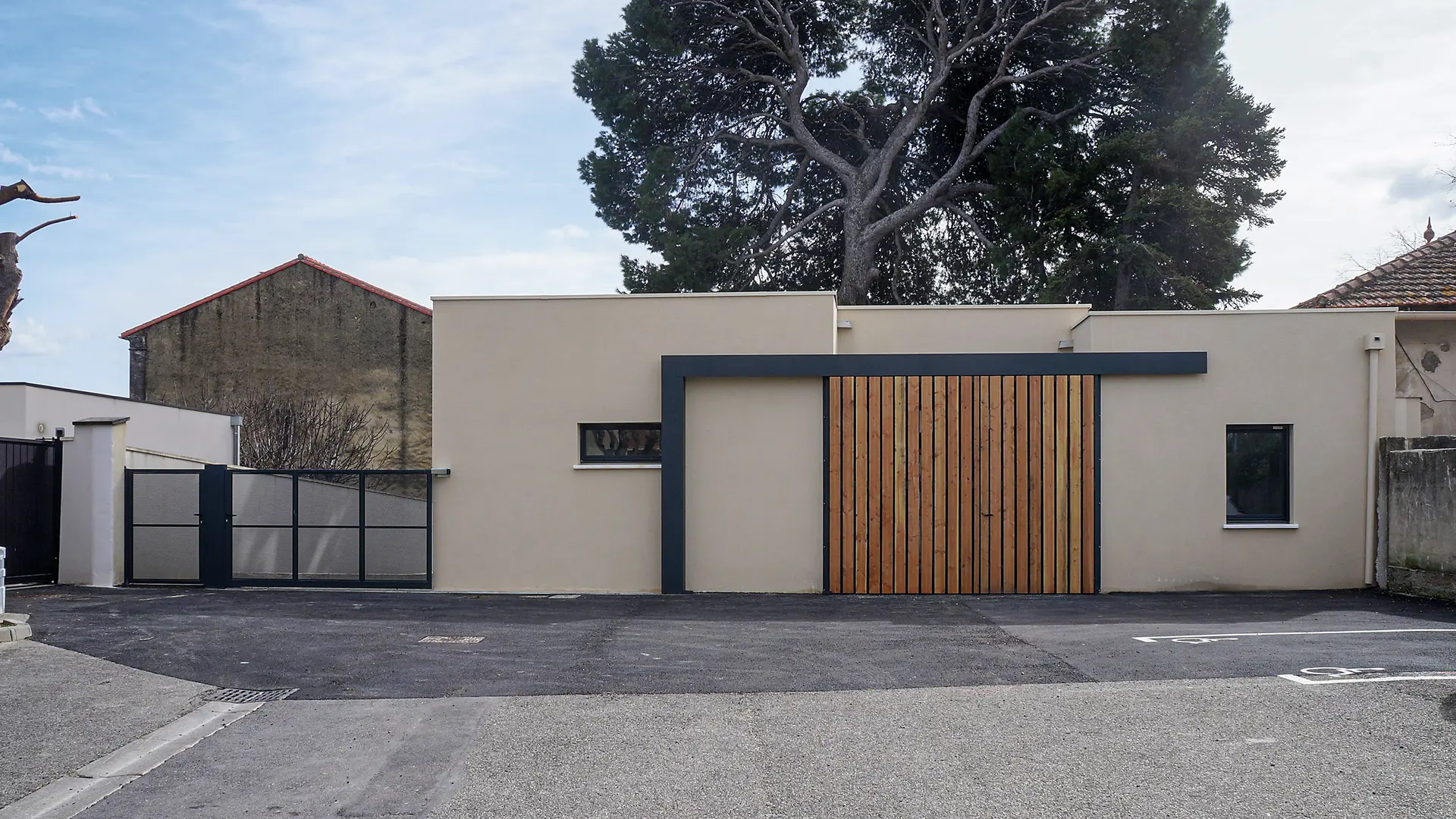 Façade bibliothèque Takaya