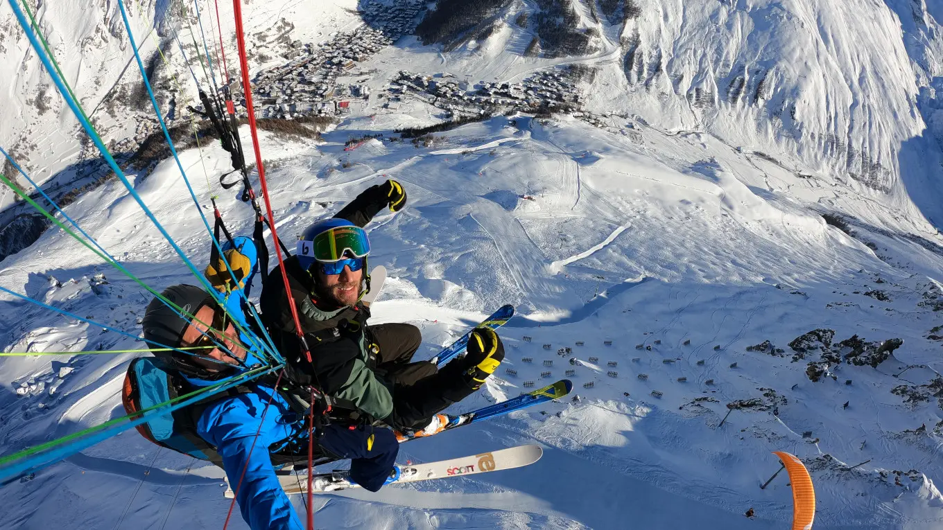 Le confort du Vol à Skis_Val d'Isère Parapente