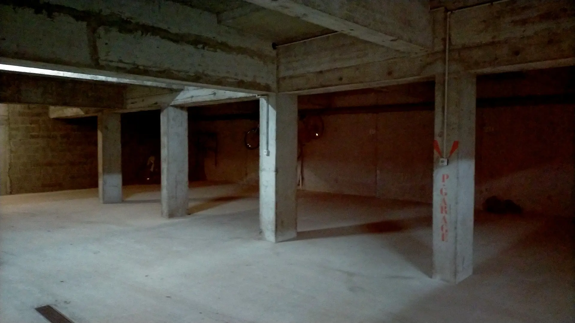 Garage fermé en sous-sol