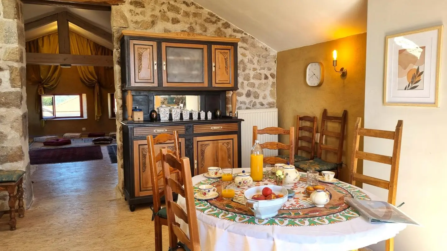 2ème niveau : cuisine équipée.