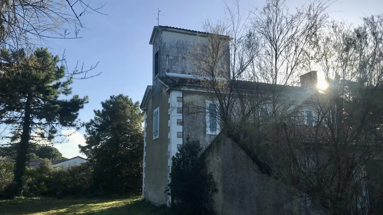 Maison-phare vue depuis l'extérieur