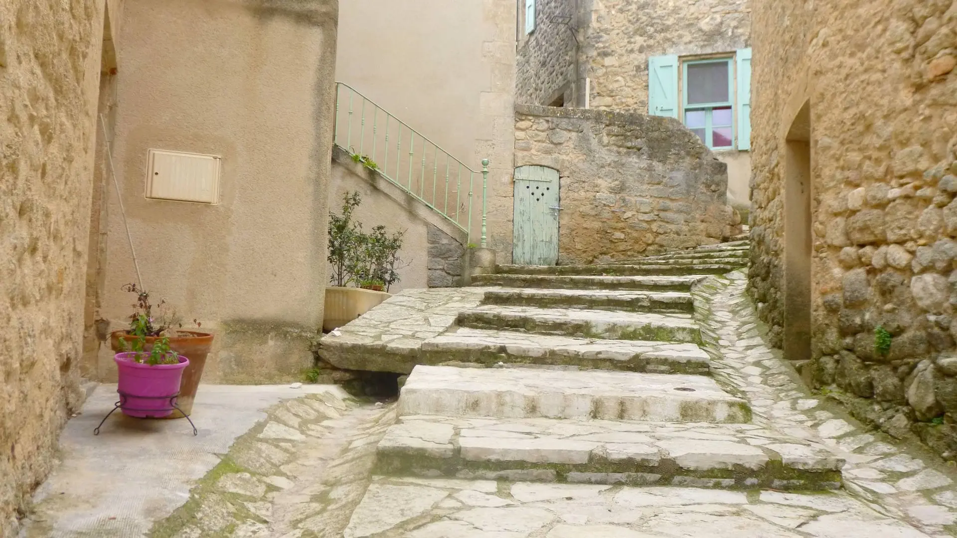 Rue caladée de Grambois