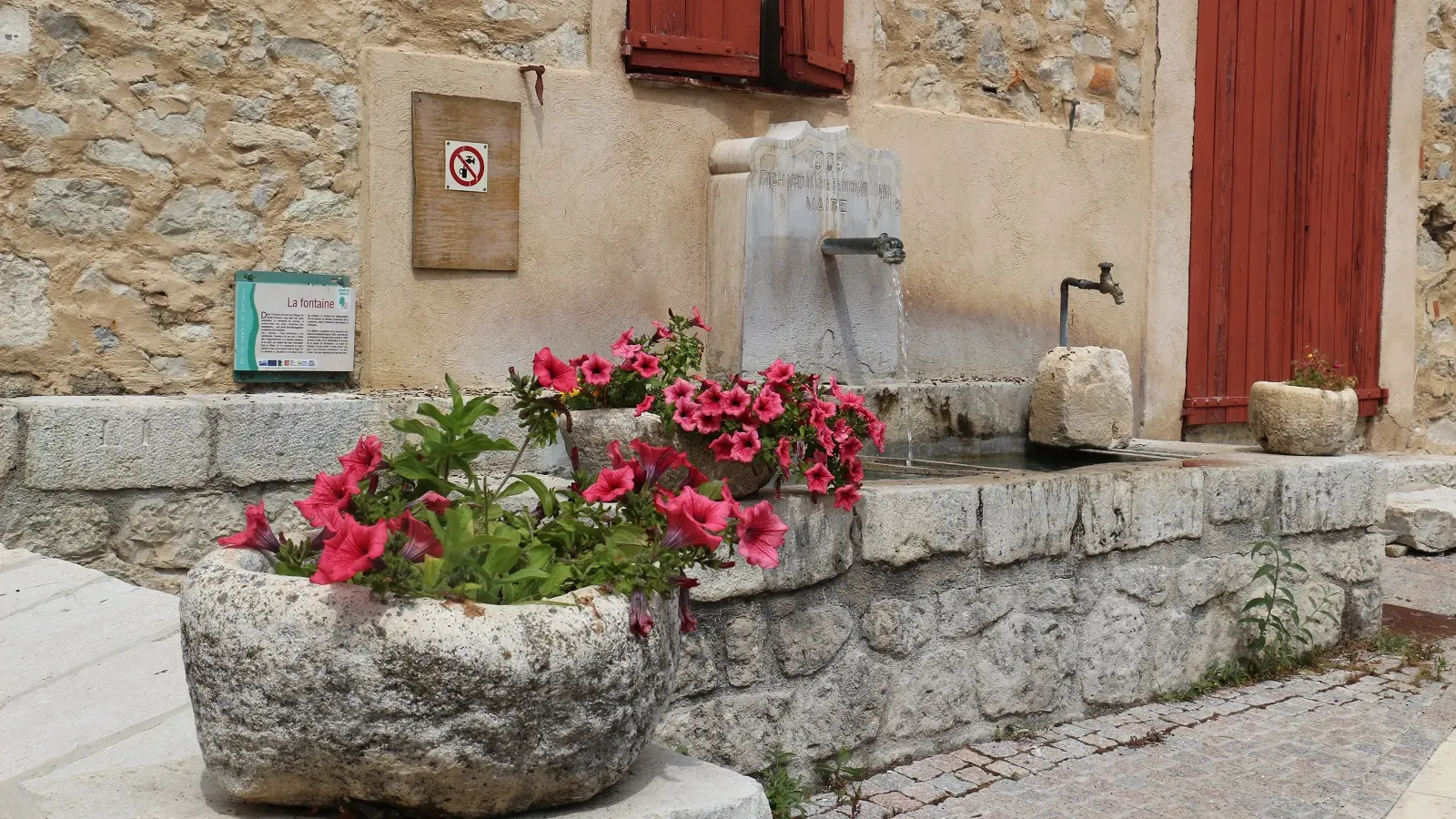 Flowered fountain