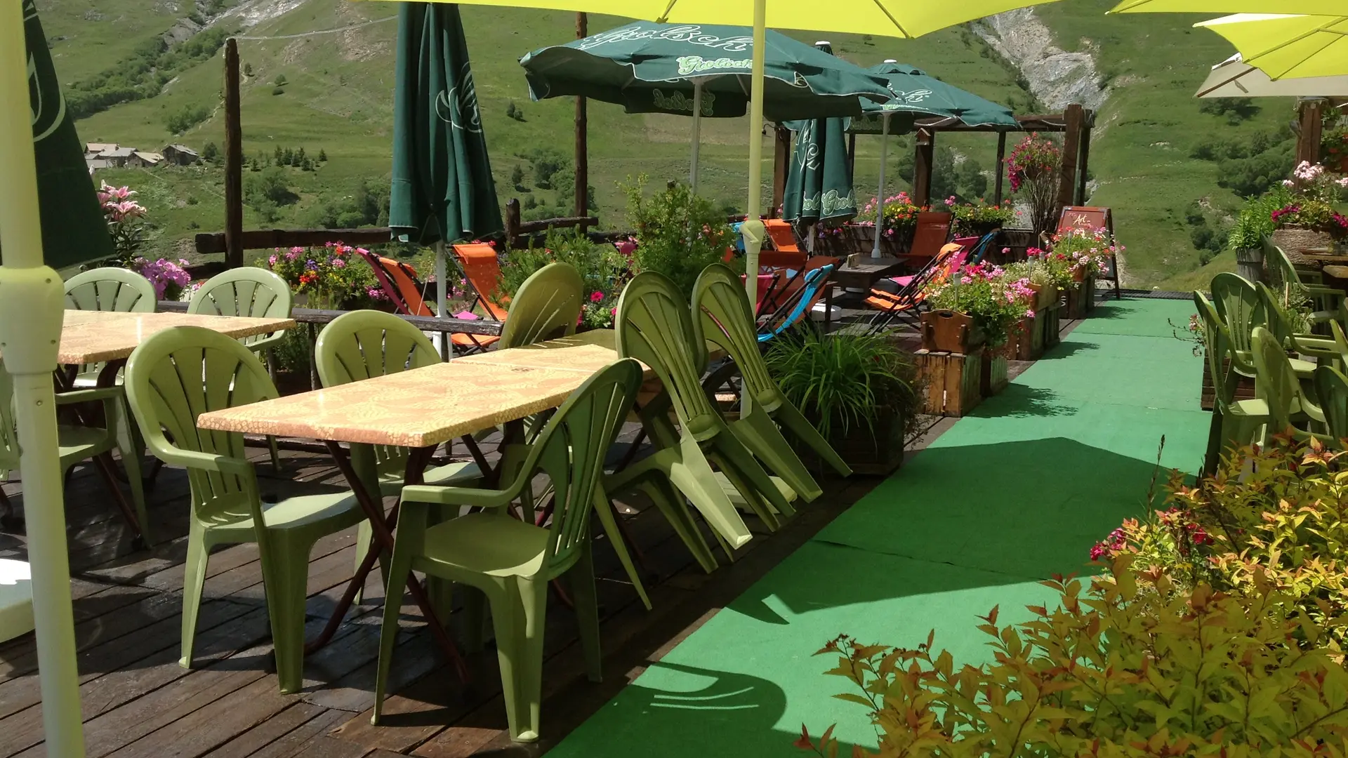 La terrasse du restaurant - La Grave