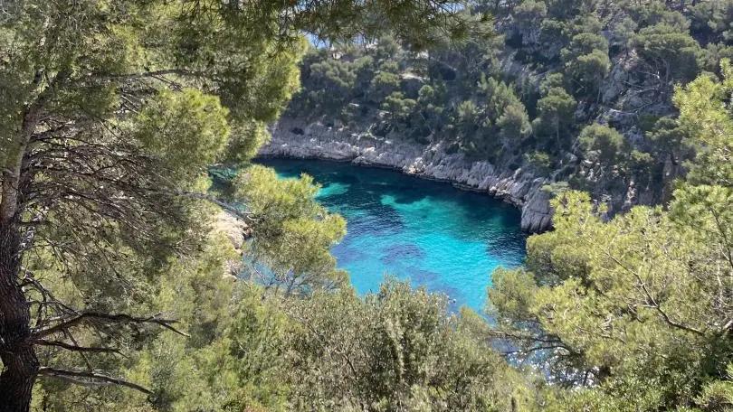 calanque en avril