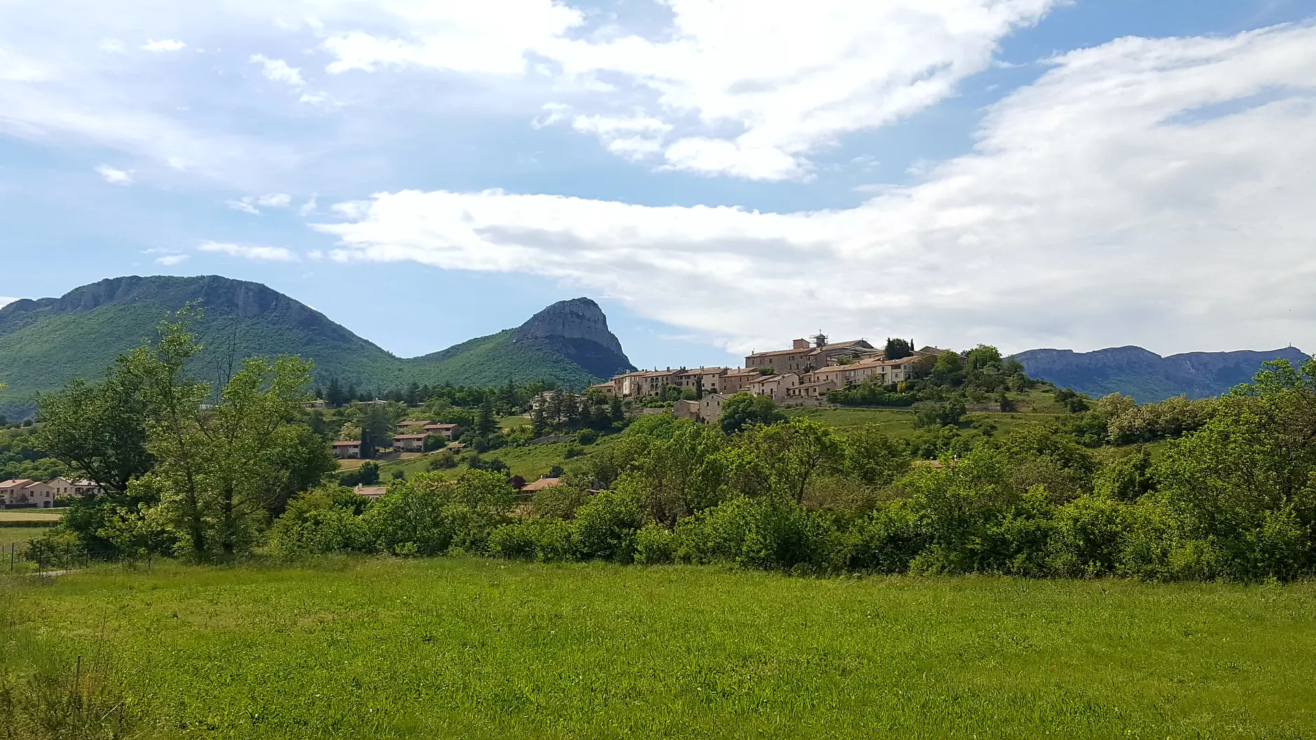 Vue sur Lagrand et le Montgarde