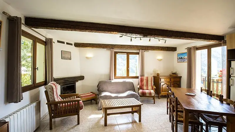 Gîte Les Cytises-Séjour/Coin repas-Saint-Étienne-de-Tinée-Gîtes de France des Alpes-Maritimes