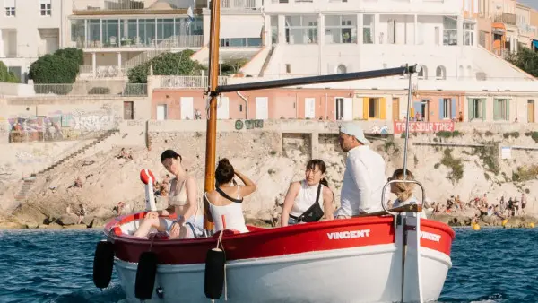 Half-day cruise onboard a traditional barquette