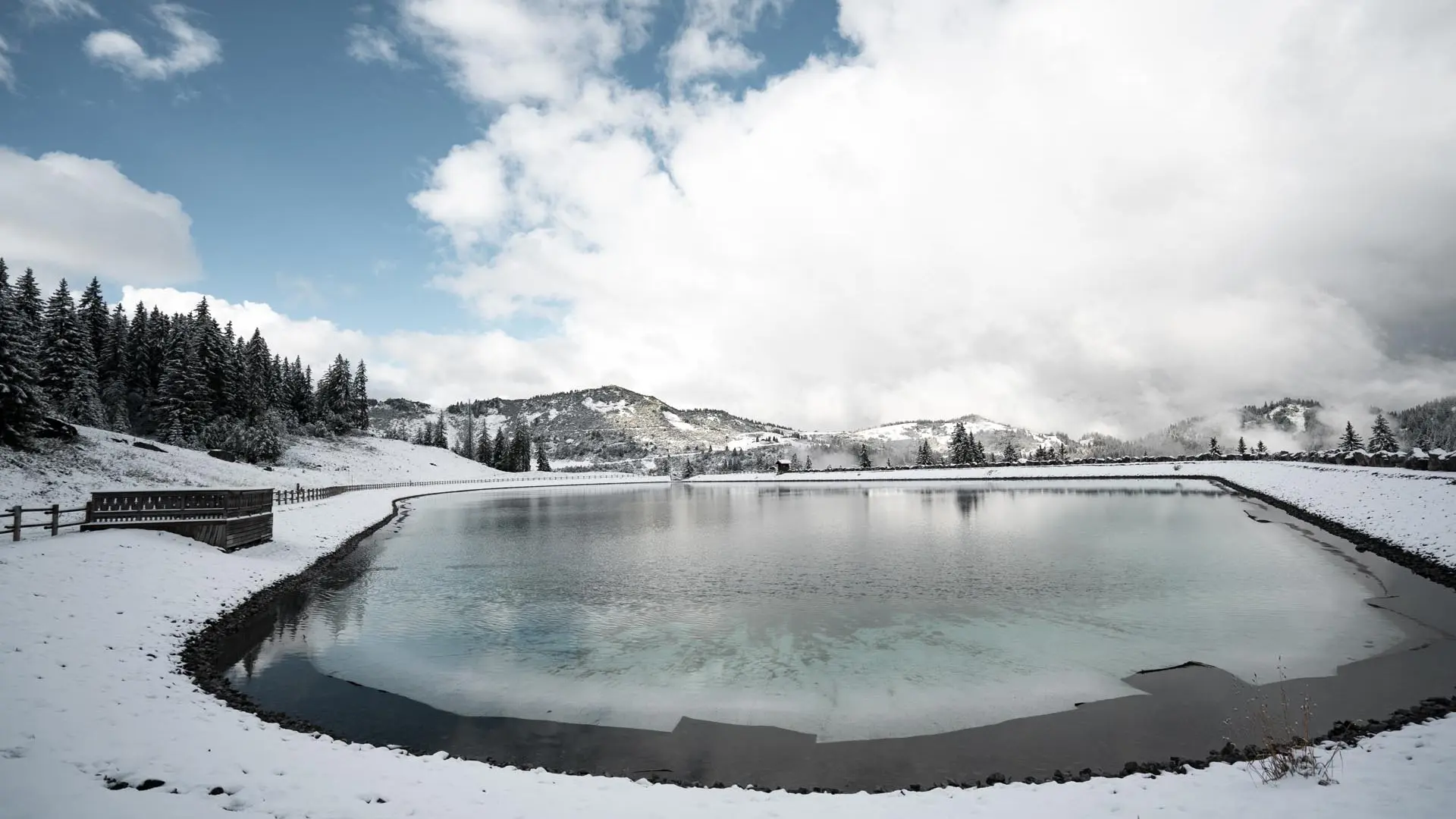 Le lac des Queysets en hiver