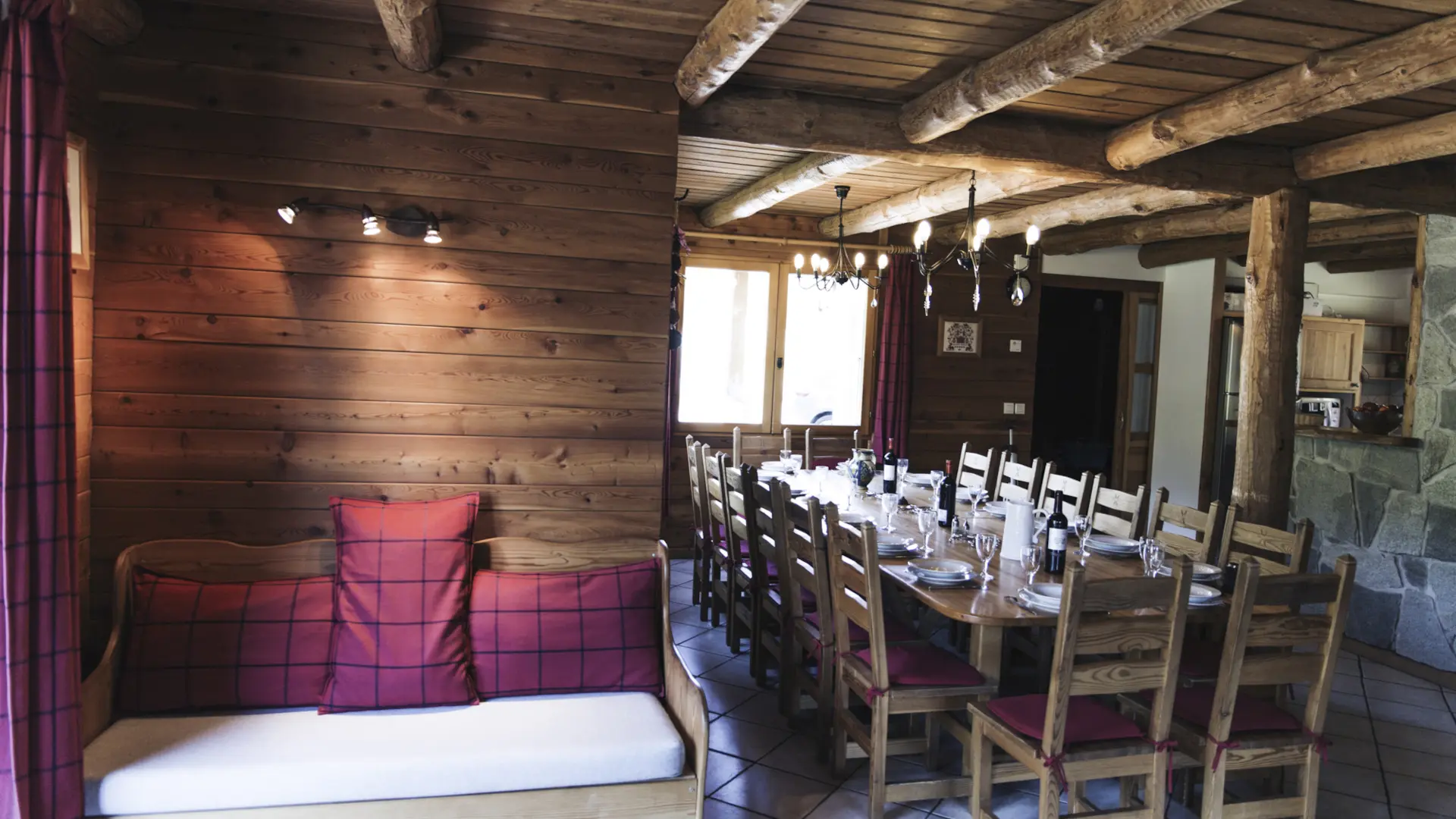 chalet-le-serre-des-oiseaux-mougd-salle-a-manger2-serre-chevalier-chantemerle