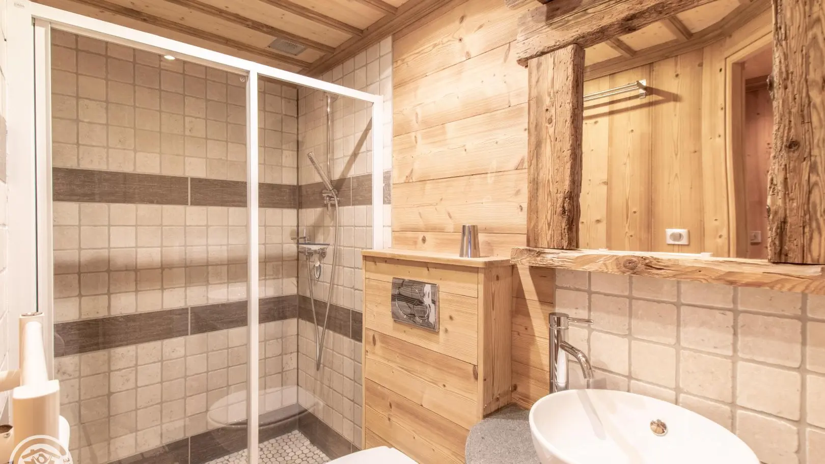 Salle d'eau du sauna