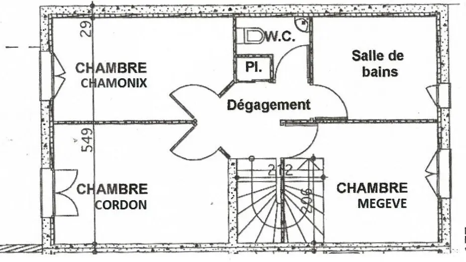 Plan entre sol...
3 Chambres, salle de bains niveau inférieur et WC...