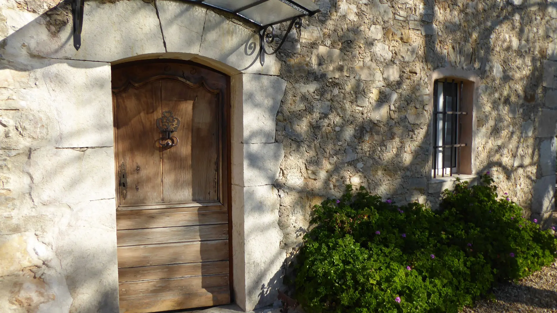 Gîte Bastide de la Rousoulina-Porte d'entrée-Le Rouret-Gîtes de France Alpes-Maritimes