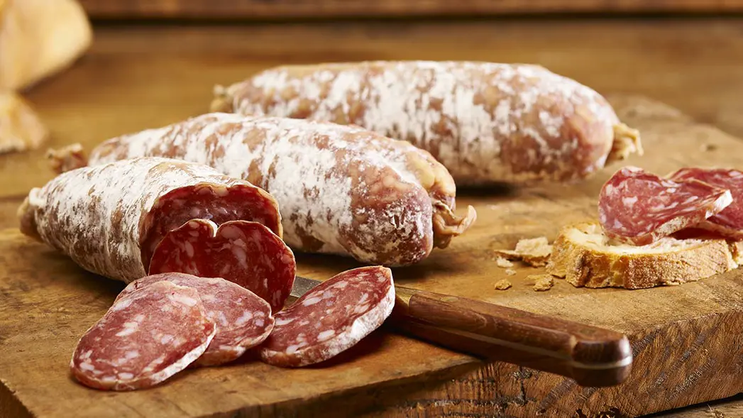 Saucissons secs, jambon sec, pièces séchées