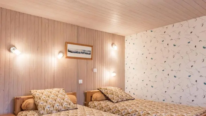 Chambre avec 2 lits de 90x190cm