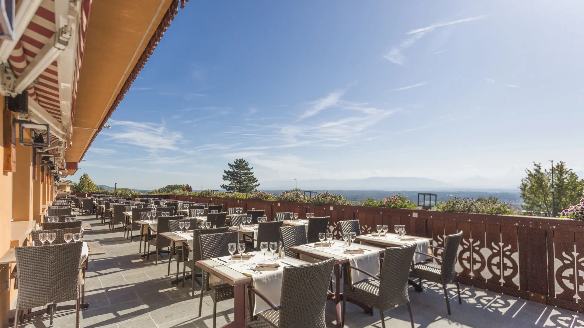 Terrasse du restaurant Bois Joly