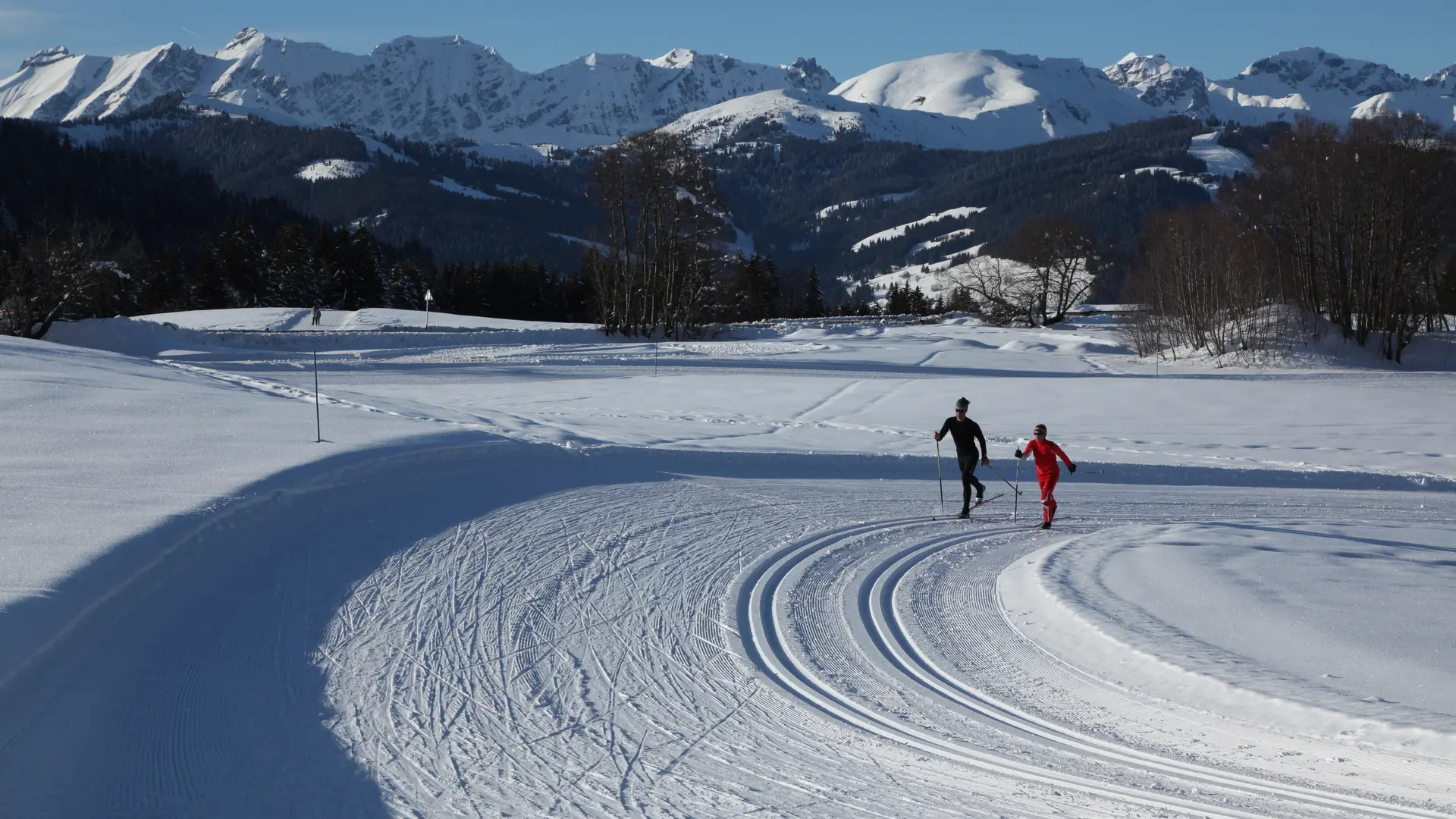 2 skieurs sur la piste La livraz