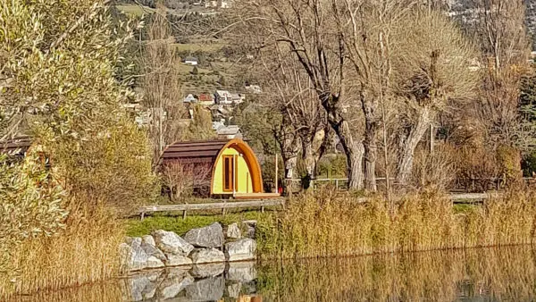 pods avec vue sur lac