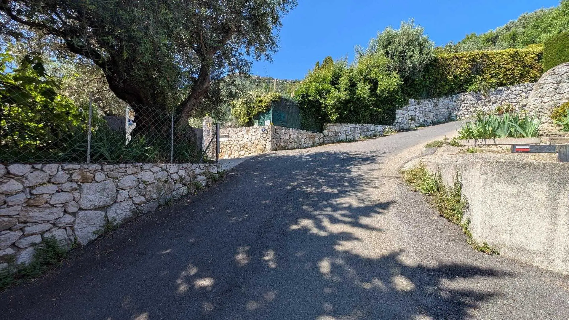 Accès route - Mas d'Angeline - Beausoleil - Alpes-Maritimes