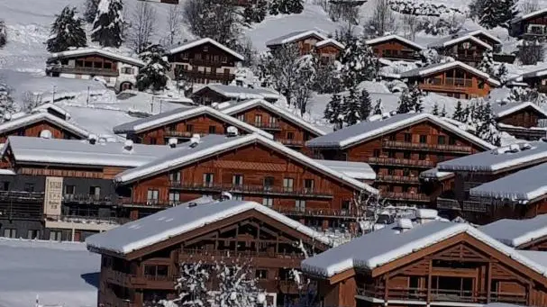 Vue de la résidence face sud depuis les pistes de ski