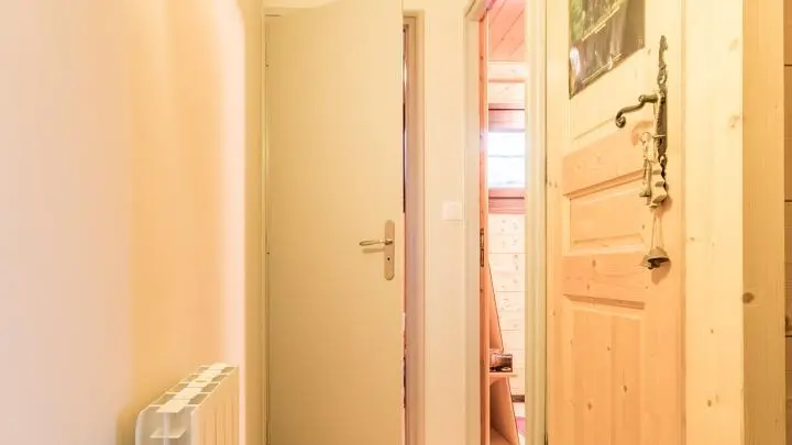 couloir accès salle d'eau et WC