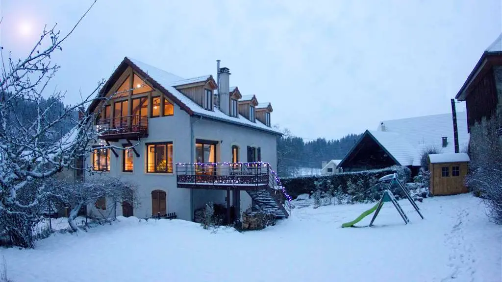 Le gîte de Belledonne par une journée d'hiver