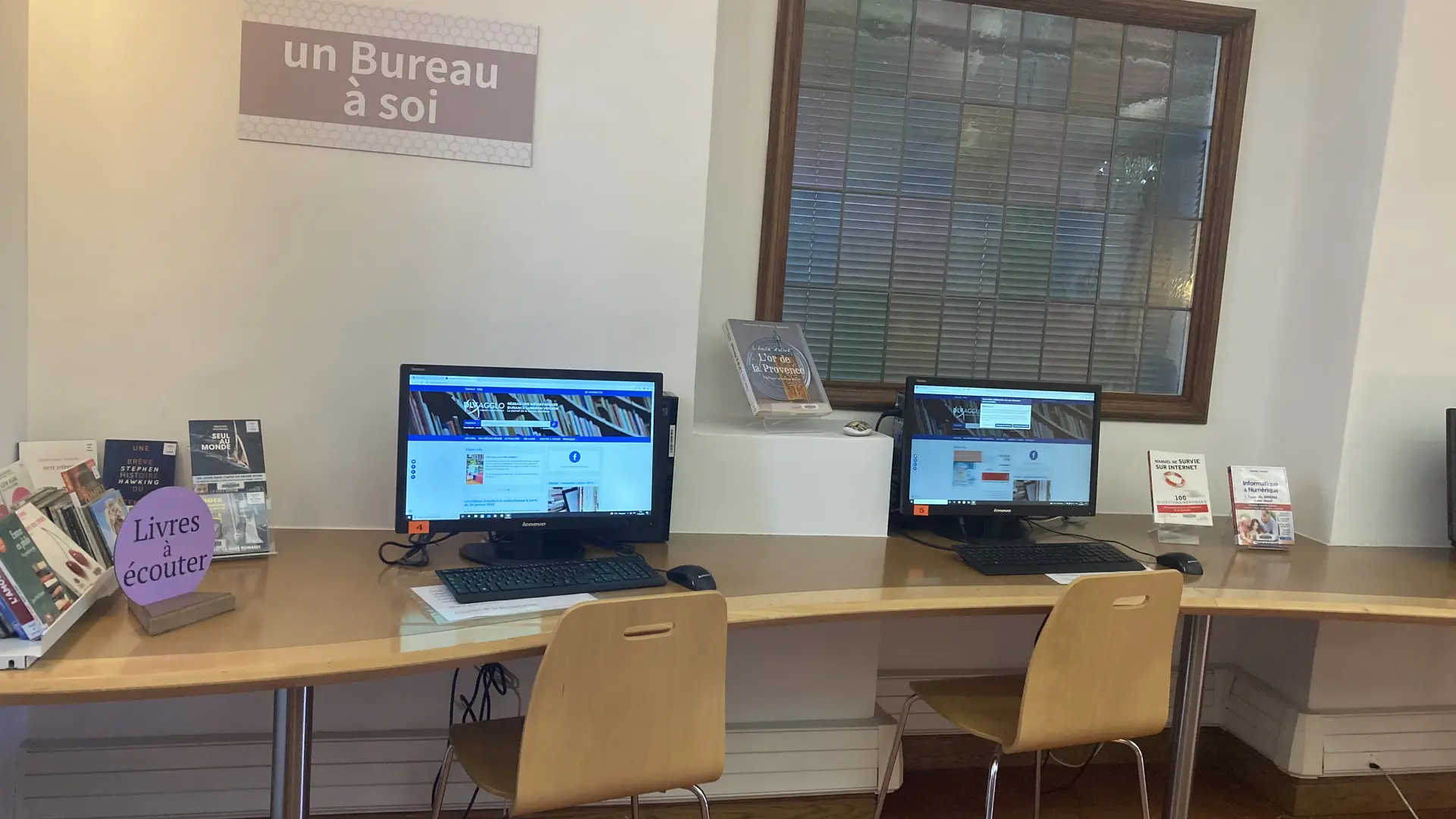 Un Bureau à soi