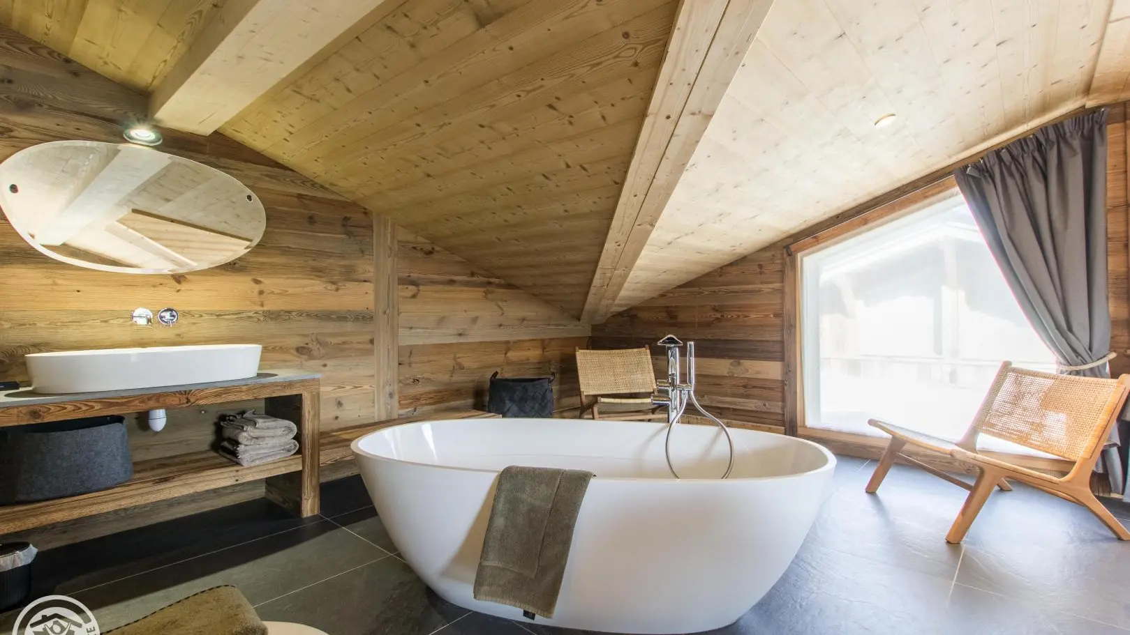 Salle de bain de la chamnbre Master, baignoire, douche, vasque et dressing