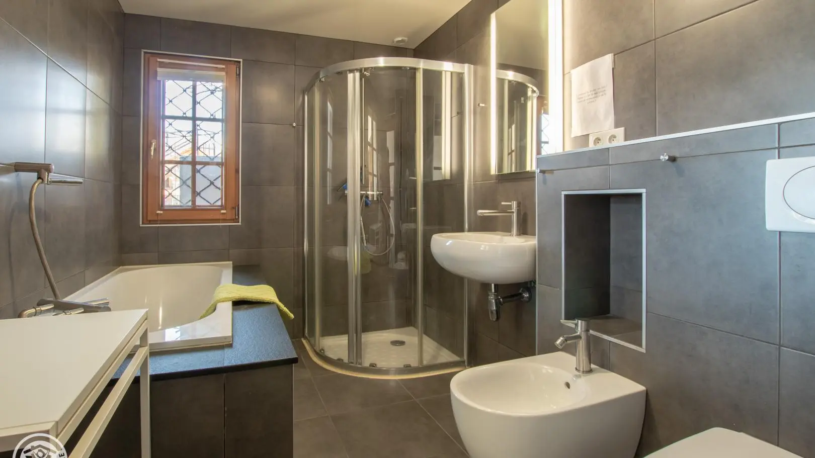Salle d'eau / Wc de la chambre 2.