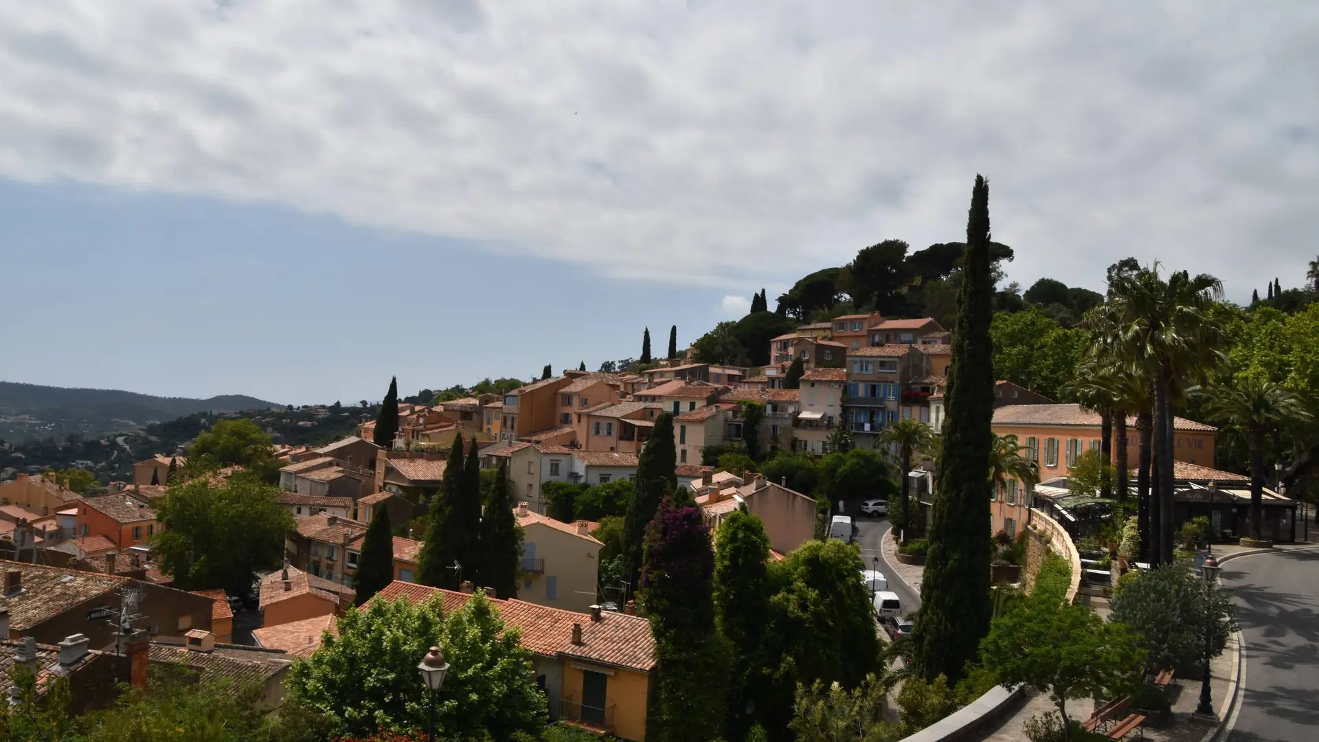 Zoom sur le village de Bormes les Mimosas
