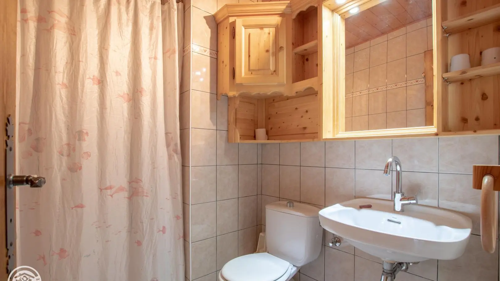 Salle d'eau/wc de la chambre 22.