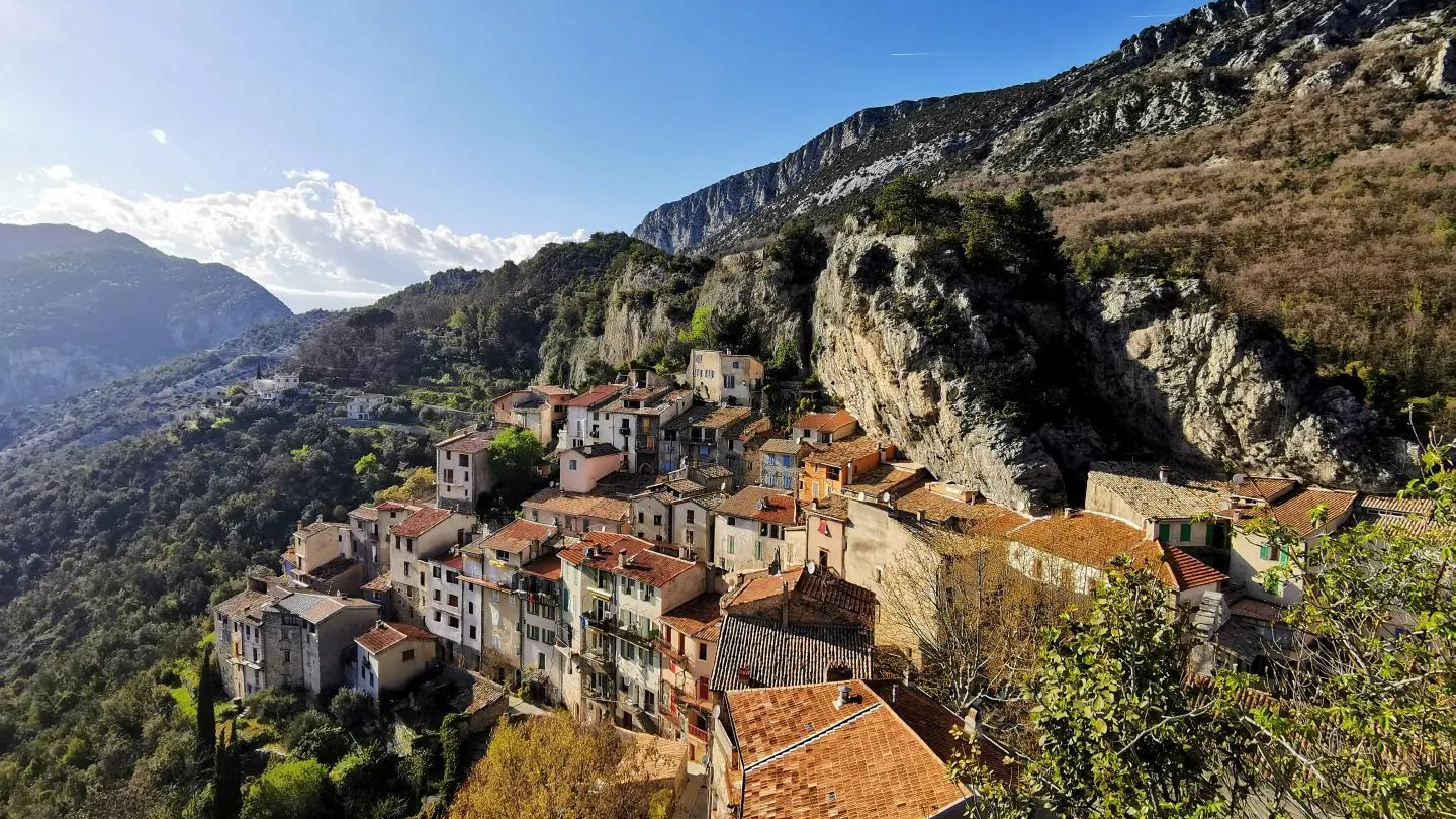 Village de Sigale adossé au Baousset - Gîtes de France Alpes-Maritimes