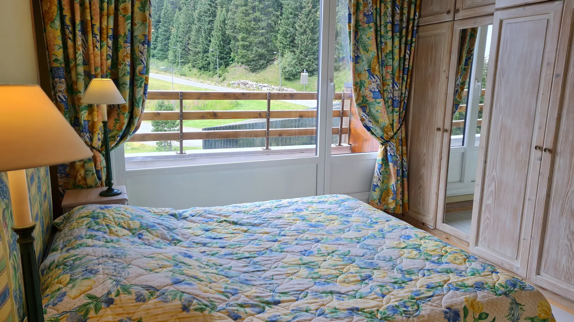 Room with double bed and terrace