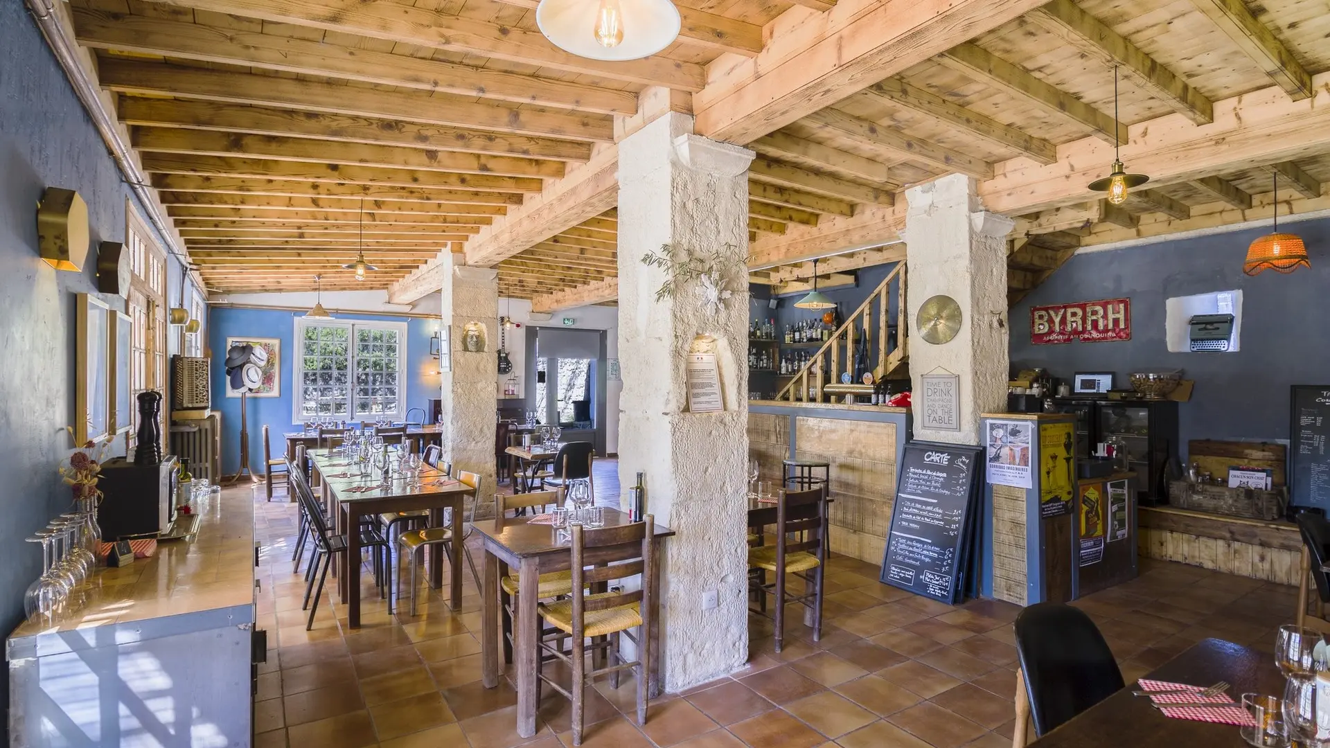 Chez Tata Simone_Mouriès_salle