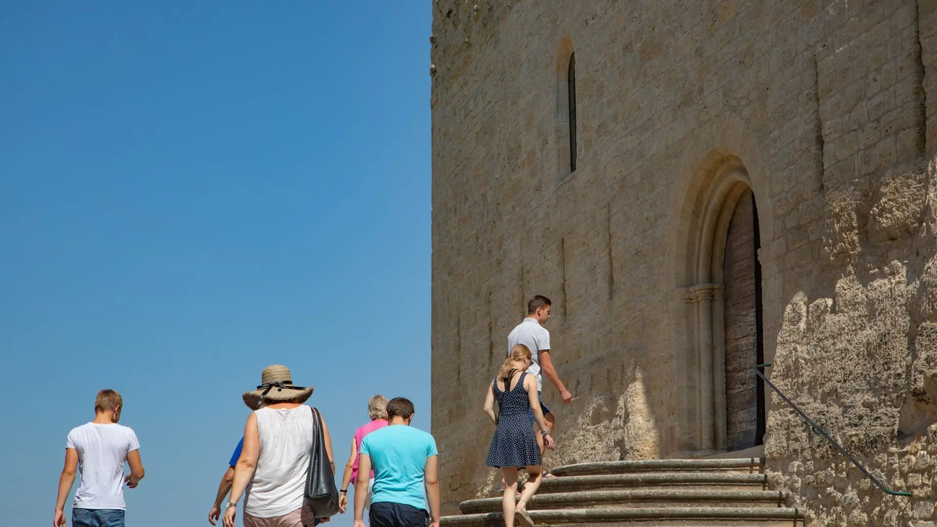 Escalier perron de l'église Saint-Martin
