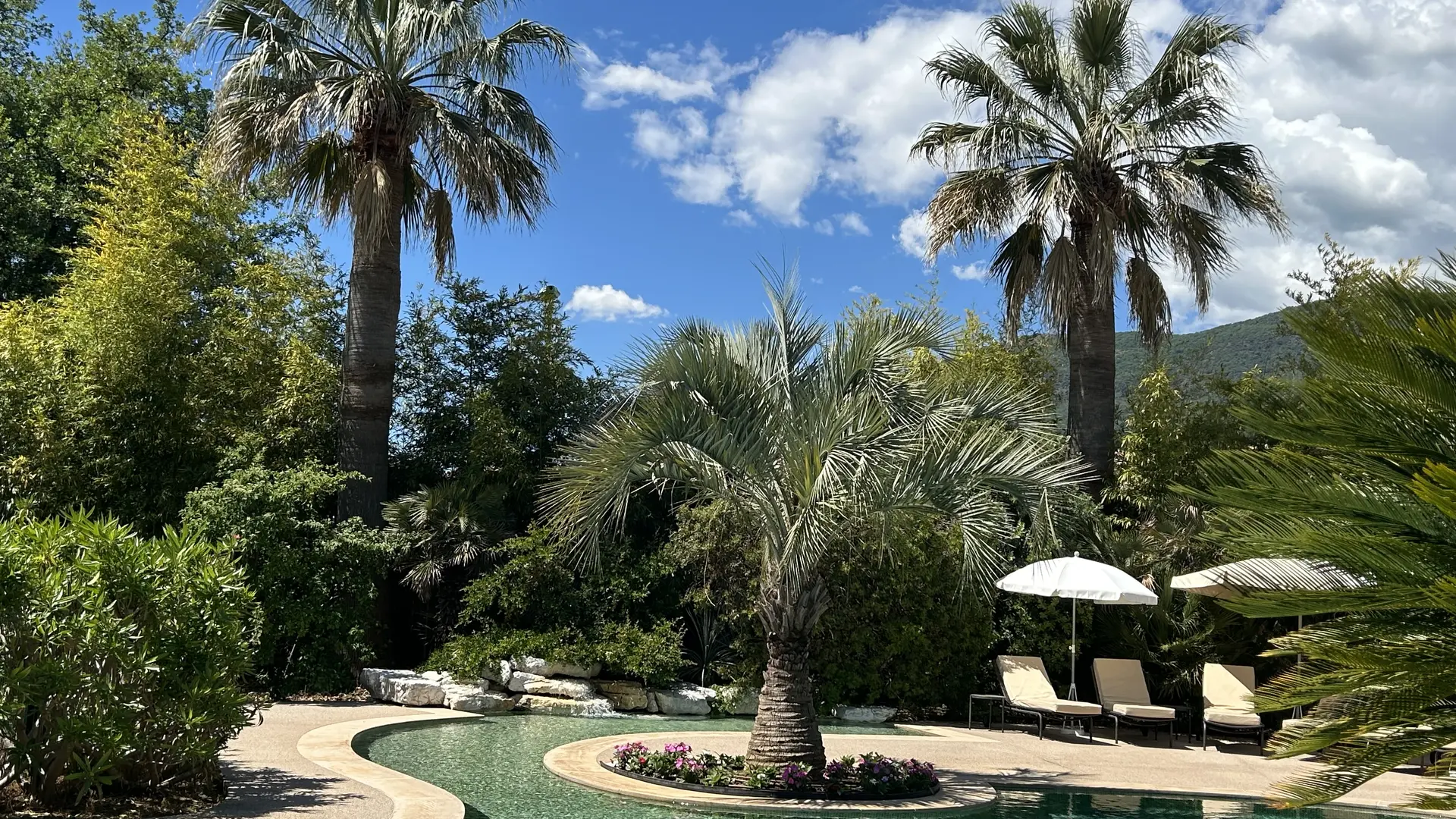 Piscine lagon commune