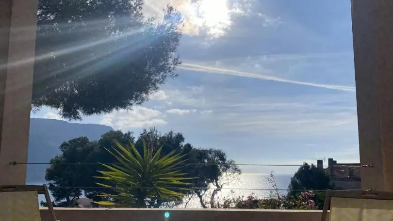 Terrasse vue mer le matin