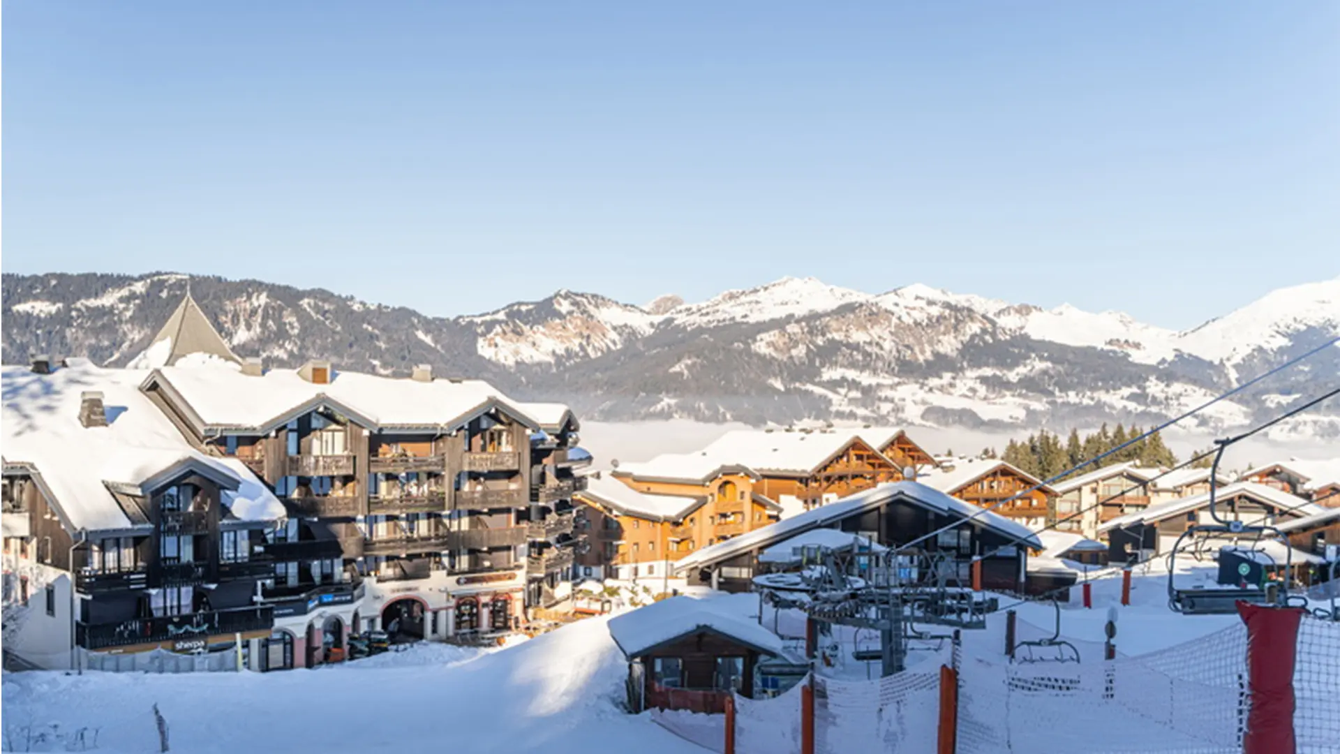 Vue sur le front de neige depuis la résidence