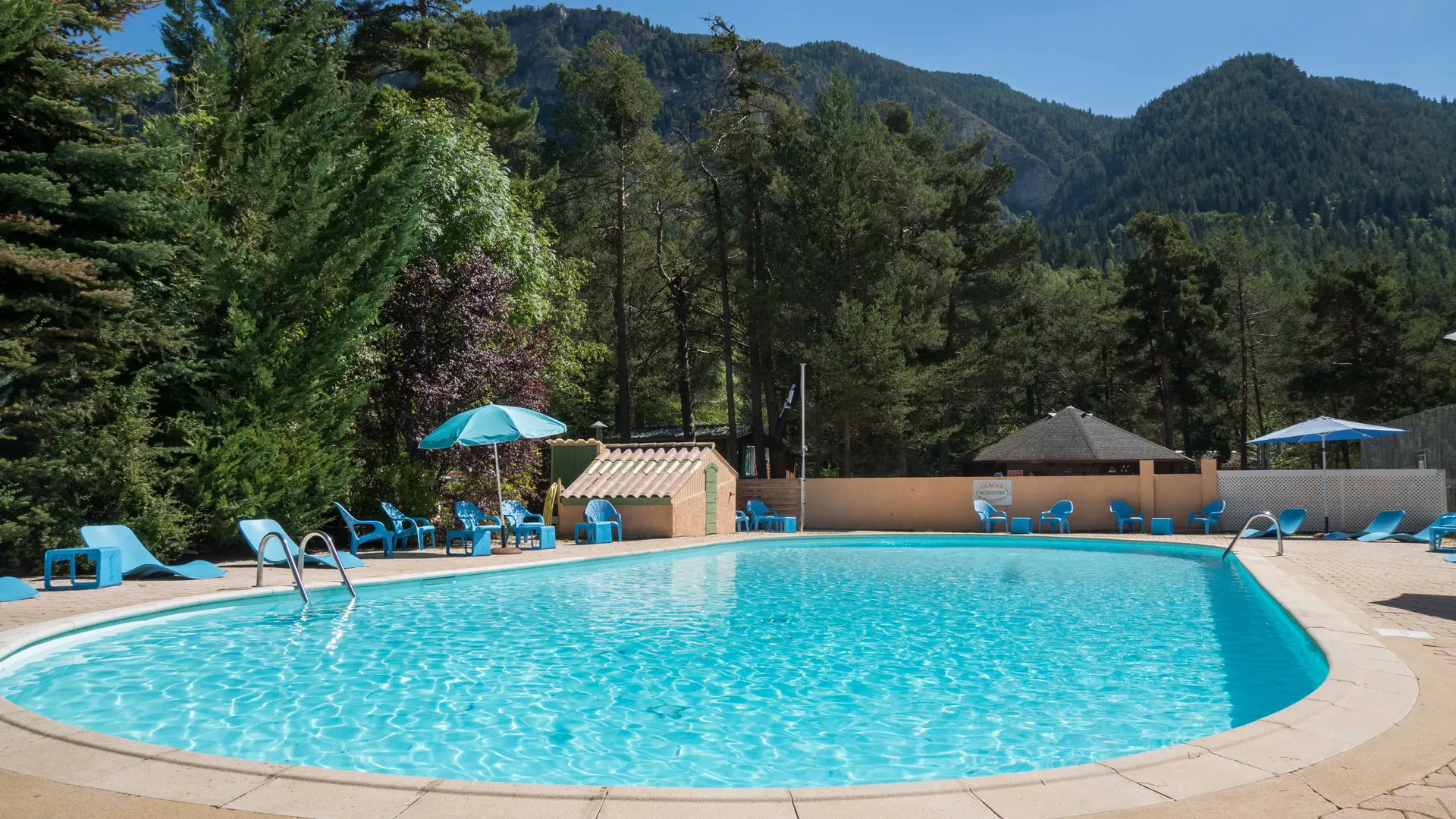 piscine en plein air camping du Ht Verdon