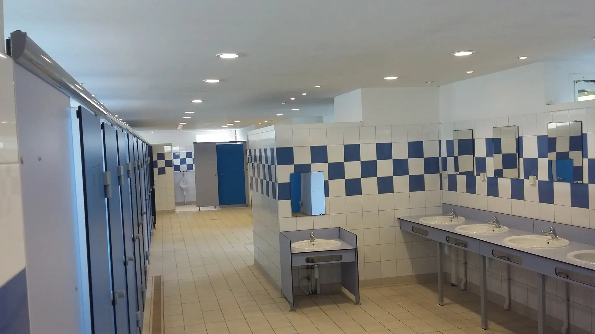 Sanitäre Einrichtungen auf der Duschseite