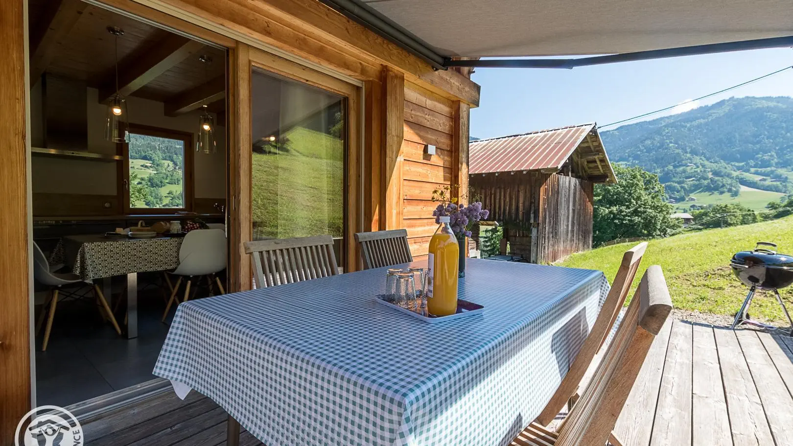 Le chalet le 4, c'est le privilège de disposer d'un chalet rien qu'à soi.