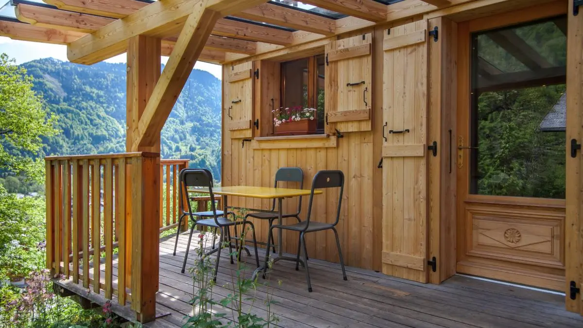 Terrasse à l'entrée du gîte