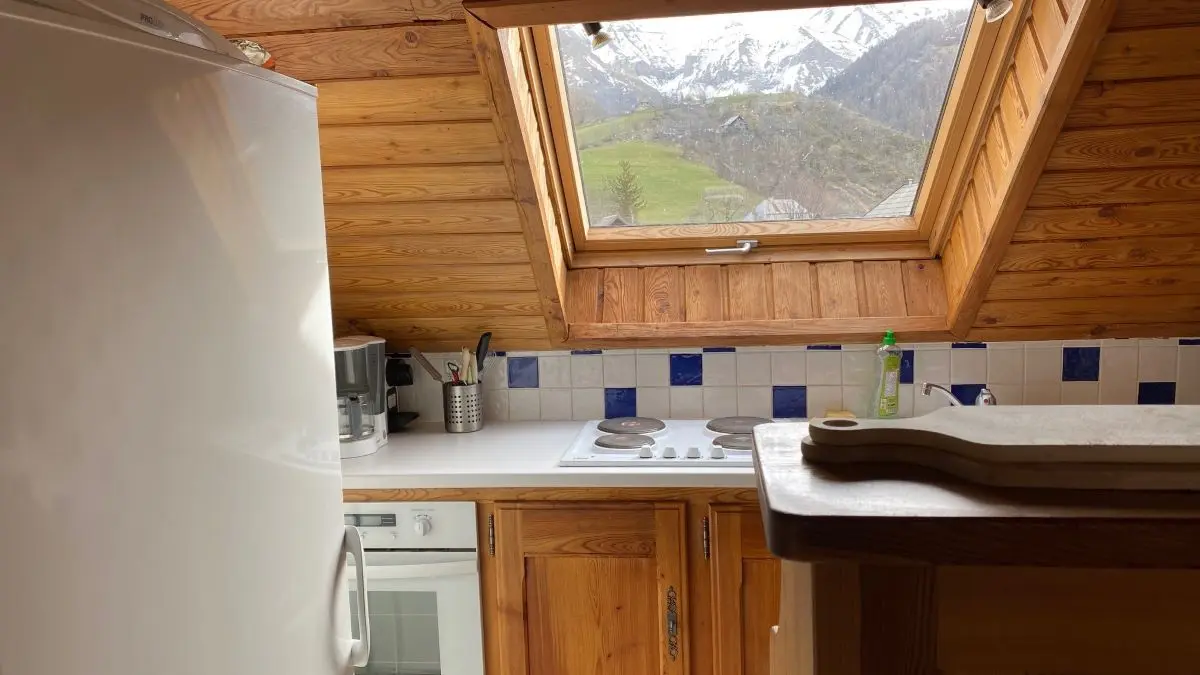 Fully equipped kitchenette in the attic, electric hob, mountain view from the window