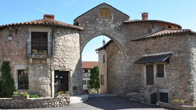 Entrée du village, La Grande Porte