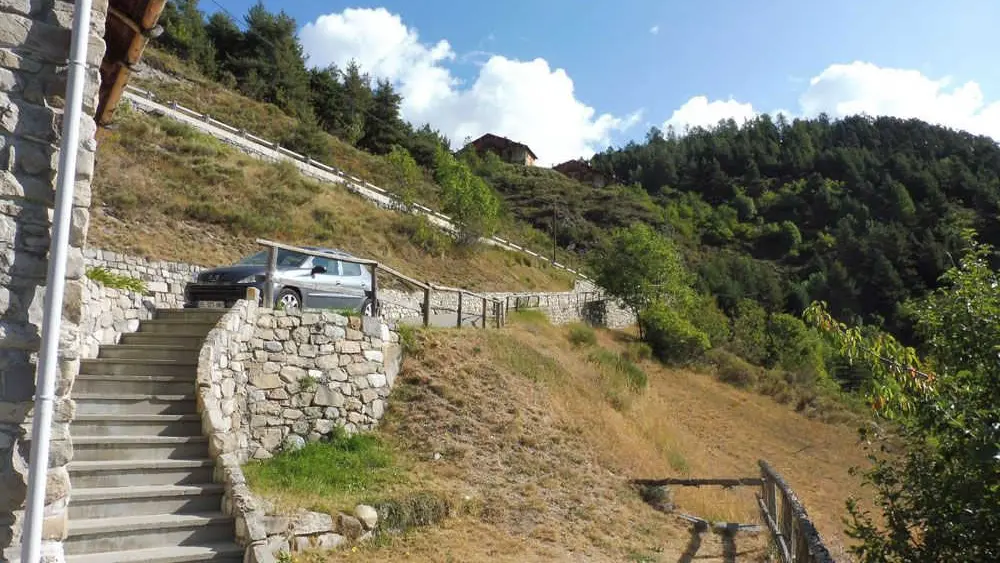 Gîte L'Oustal n°2-Accès au jardin-Auron-Gîtes de France Alpes-Maritimes