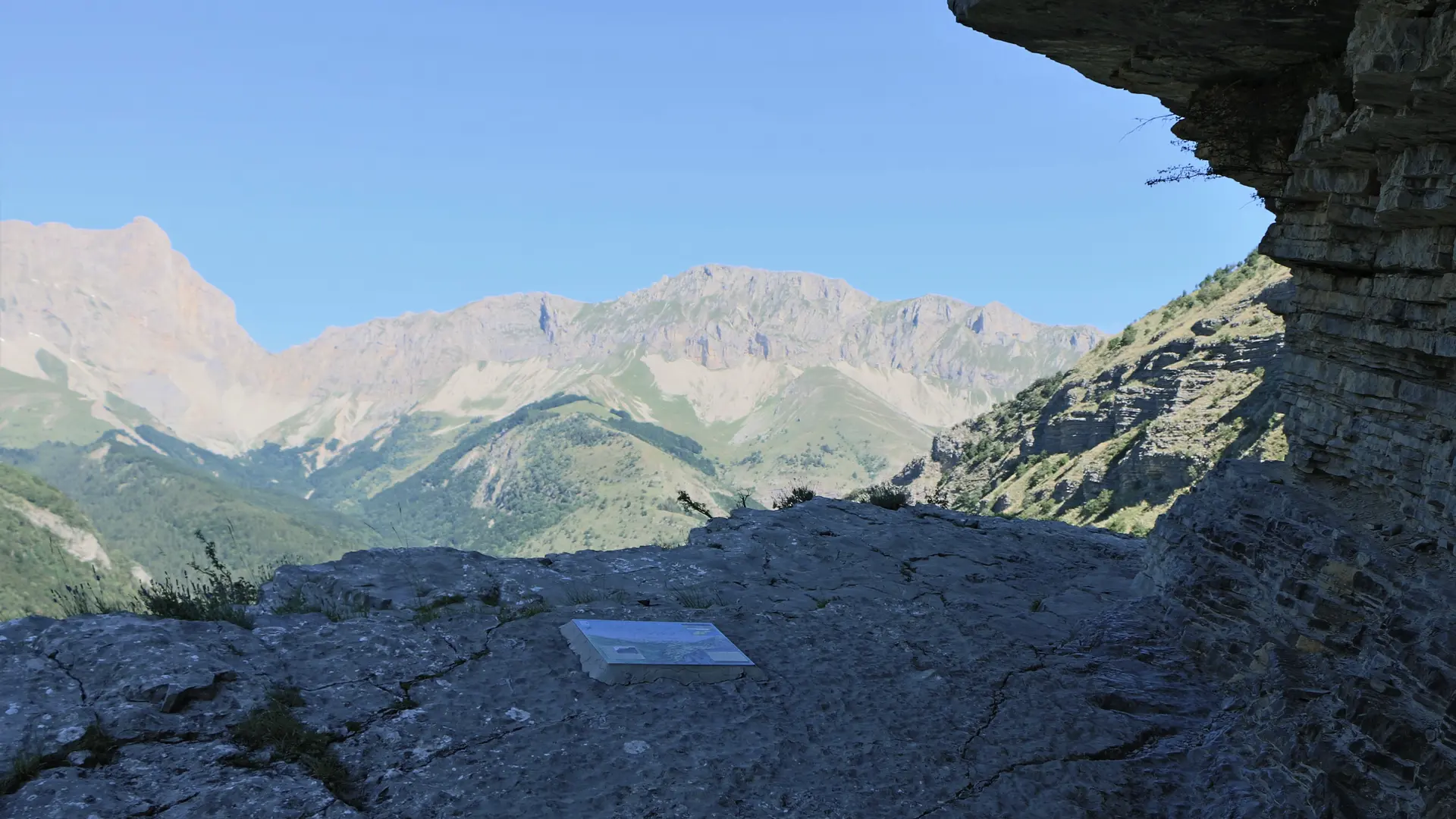 Le sentier des Bancs