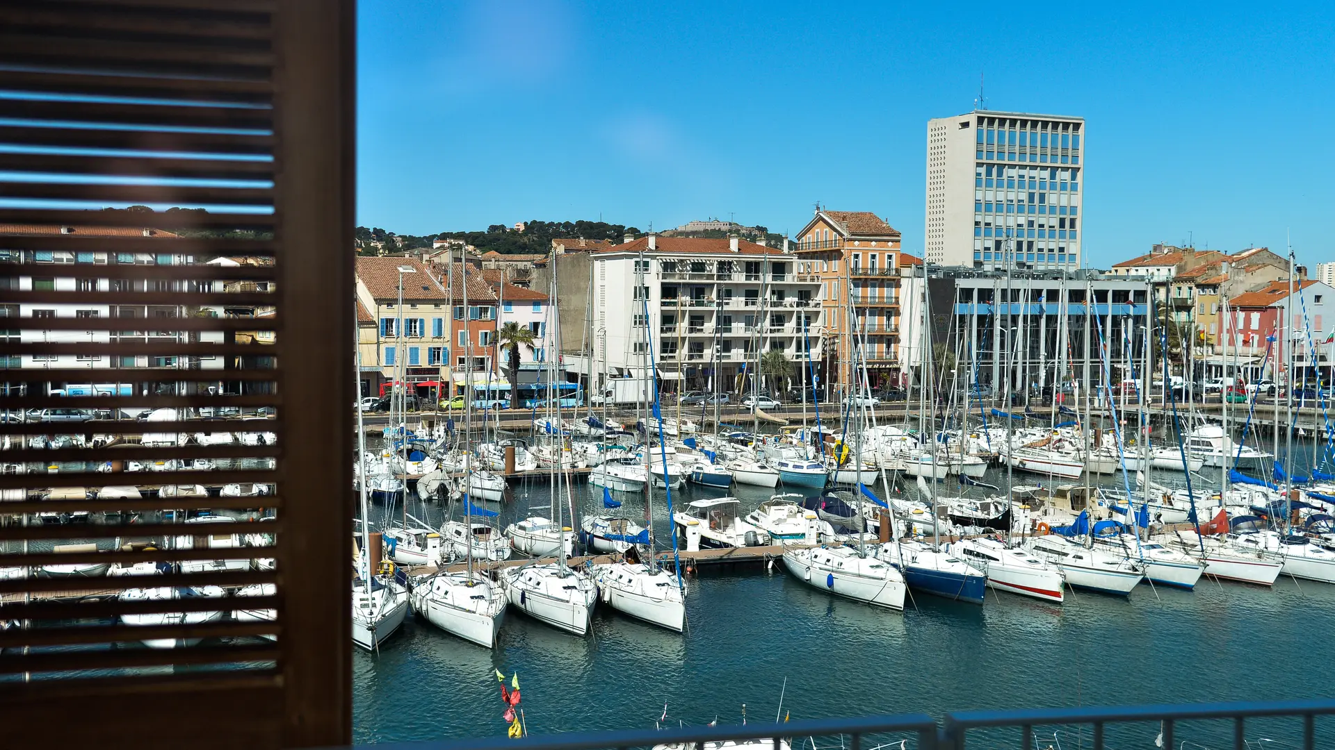 Vue sur le port de La Seyne