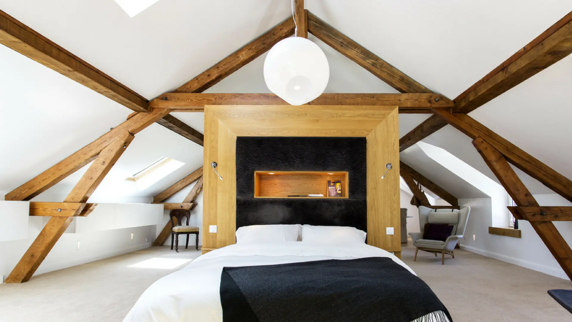chambre double poutres et vélux
