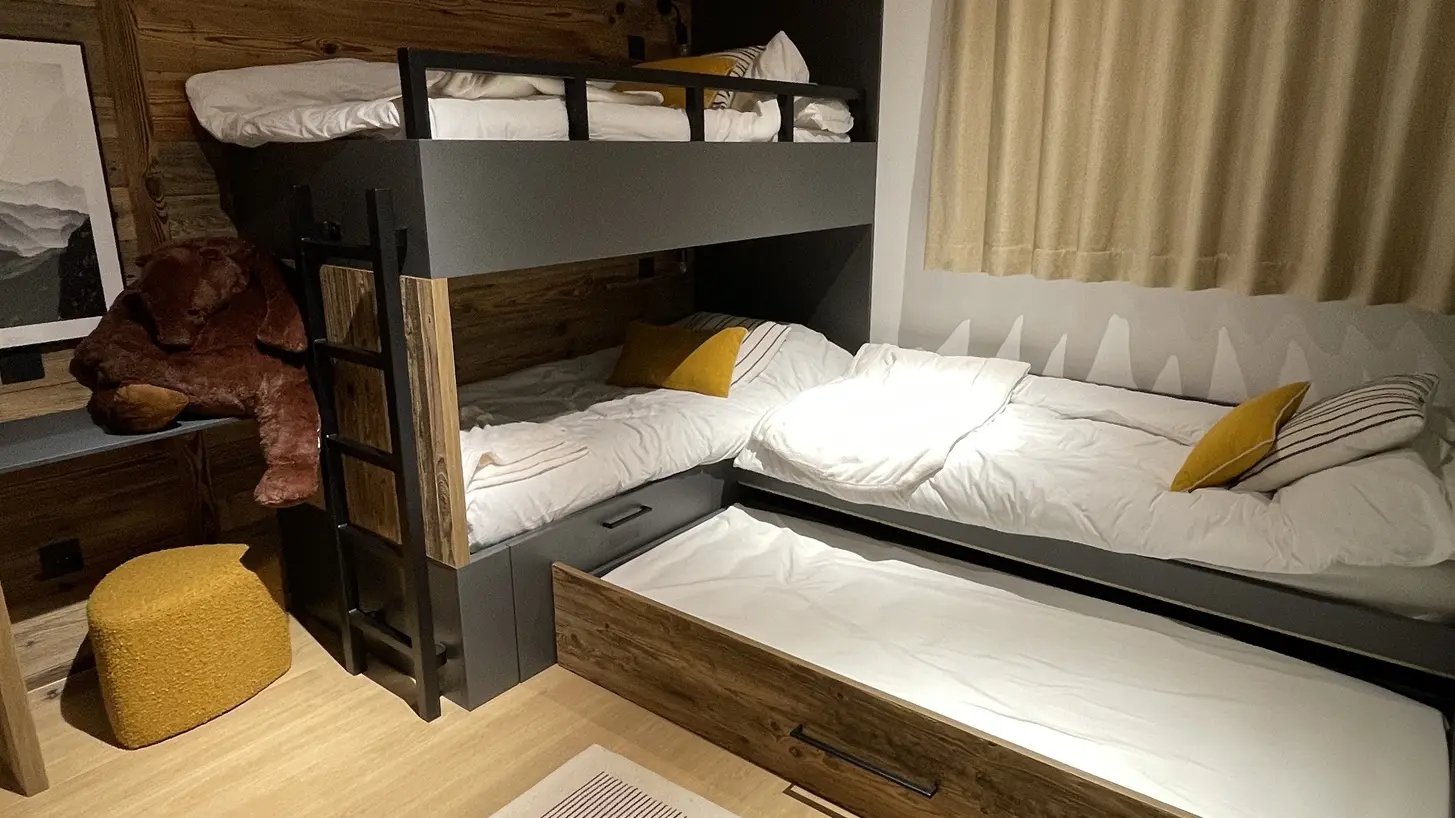 chambre 3 avec 4 lits simples